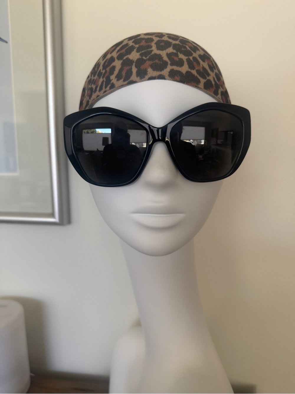 Longchamp Women’s Black Oversized Cat-Eye Sunglasses - Readers 3.0